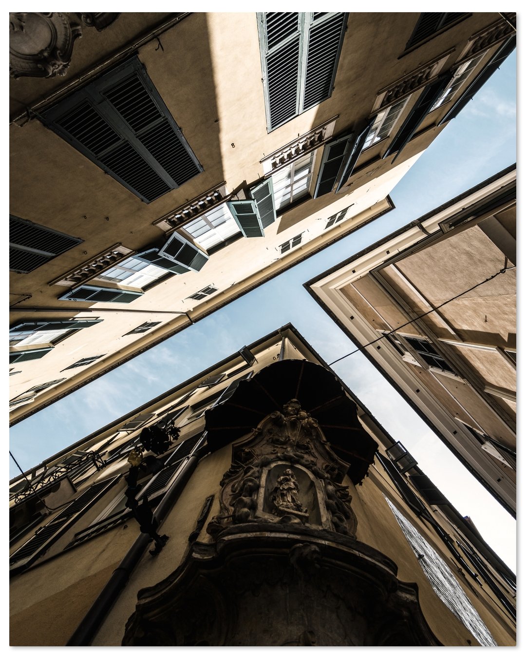 Vicoli genovesi ed edicole votive